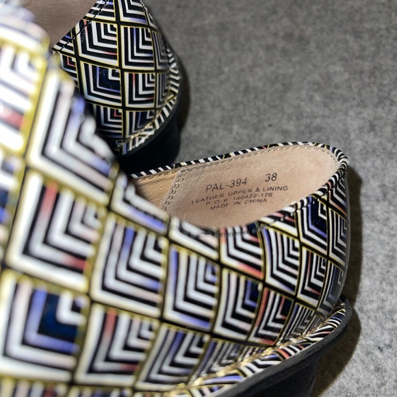 Alegria Monochrome Geometric Pattern Flats - Picture 7 of 8